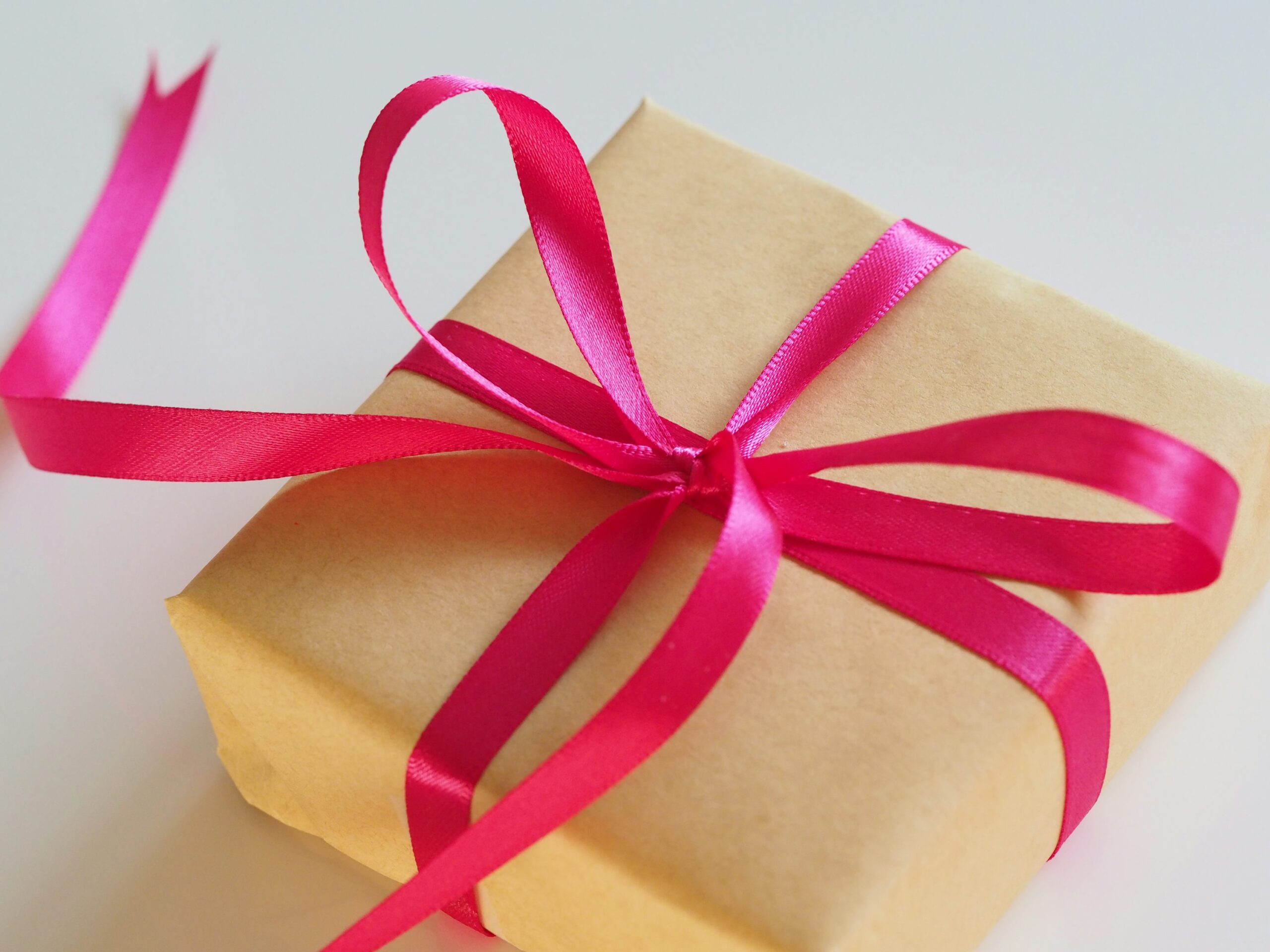 photo 1513201099705 a9746e1e201f - Magvilla brown gift box with pink ribbon