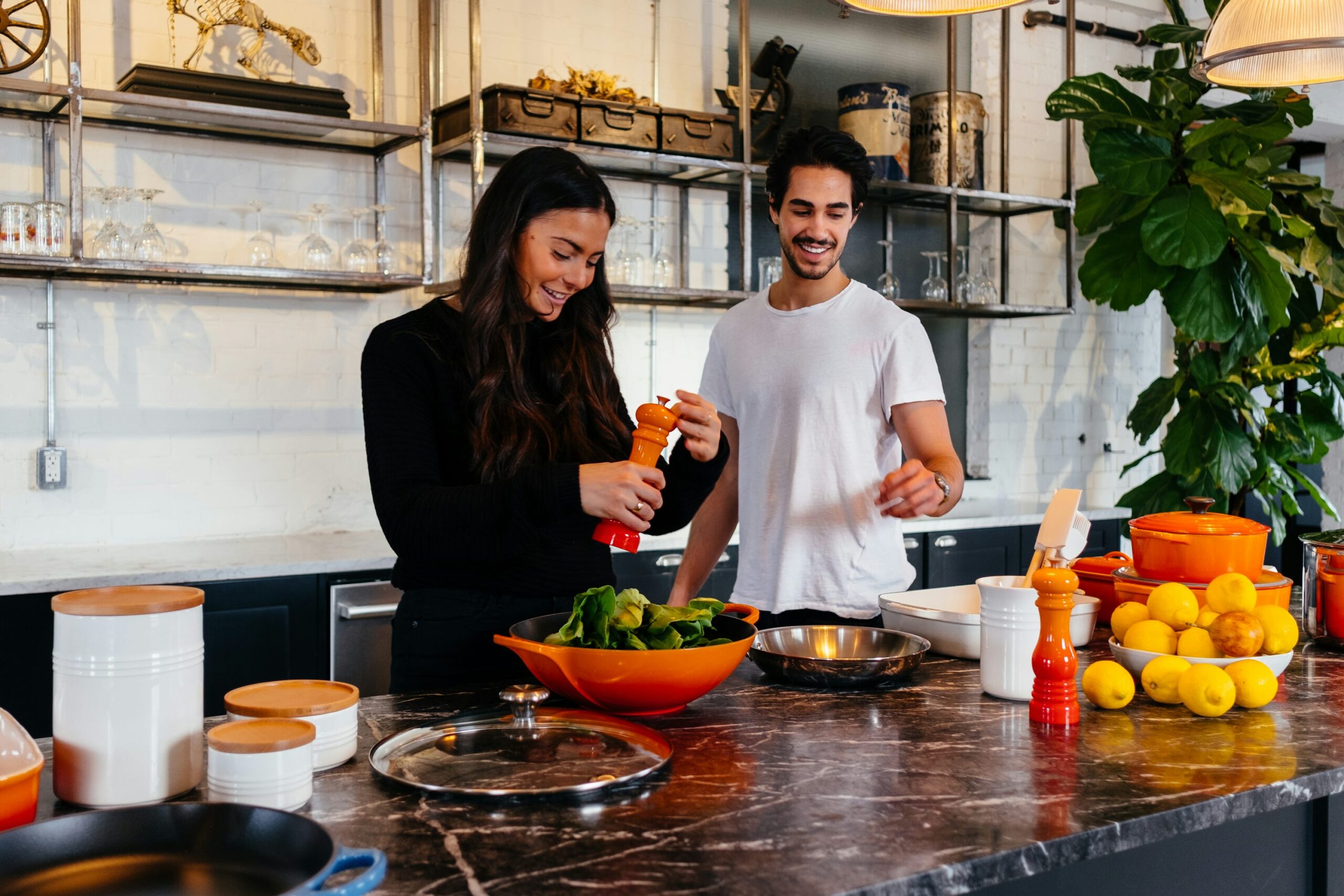 photo 1556911261 6bd341186b2f - Magvilla man and woman standing in front of table